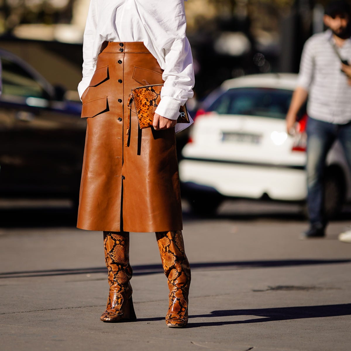 Brown Leather Midi Skirt with Oversized White Shirt and Snakeskin Boots Brown Leather Midi Skirt with Oversized White Shirt and Snakeskin Boots — Leather Skirt Outfits