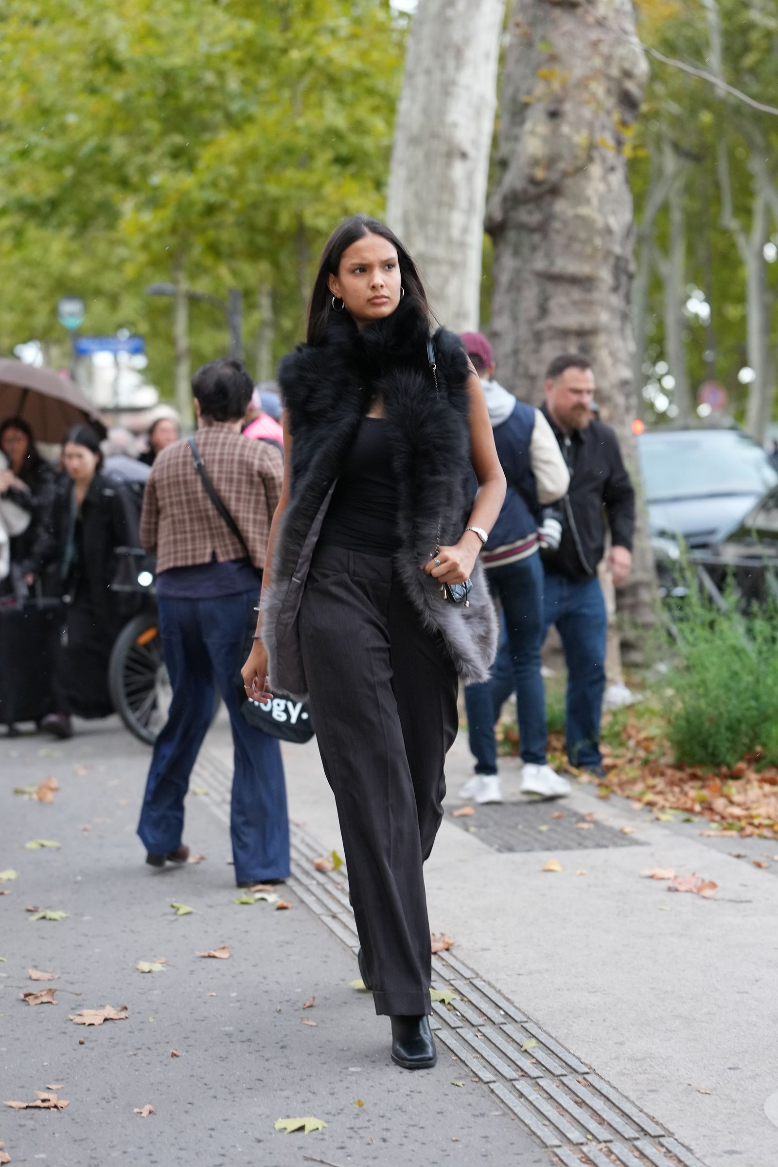 Wide-Leg Trousers and Fur Vest with Ankle Boots Wide-Leg Trousers and Fur Vest with Ankle Boots — Black Boots Outfits