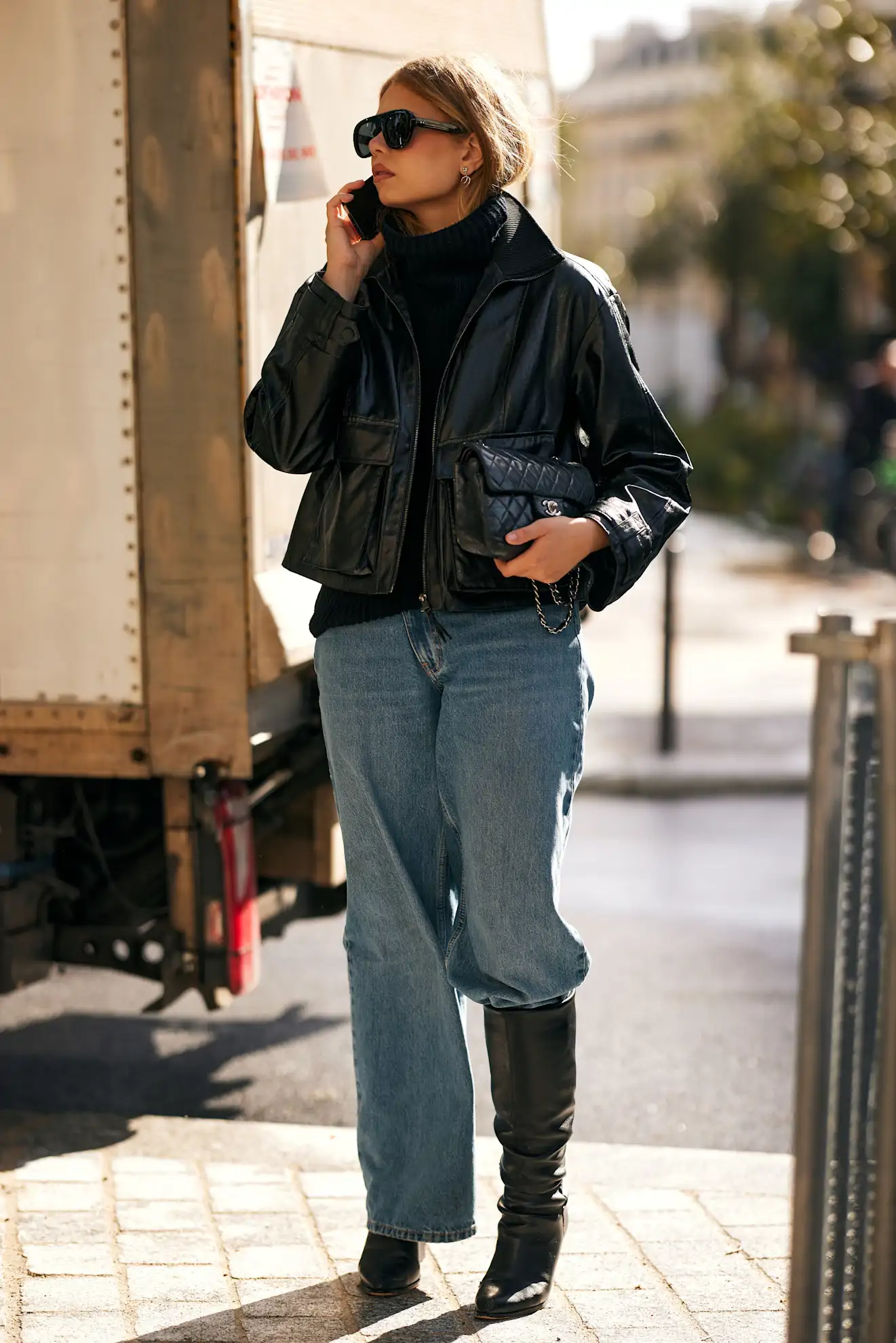 Classic Blue Jeans and Turtleneck with Knee-High Boots Classic Blue Jeans and Turtleneck with Knee-High Boots — Black Boots Outfits