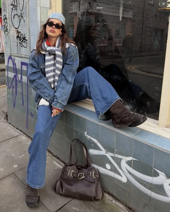 Denim Jacket and Striped Scarf for a Casual Y2K Winter Look Denim Jacket and Striped Scarf for a Casual Y2K Winter Look — Y2K Winter Outfits