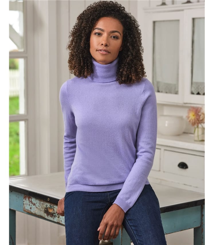 Fitted Lavender Turtleneck with Straight-Leg Jeans Fitted Lavender Turtleneck with Straight-Leg Jeans — Turtleneck Outfits