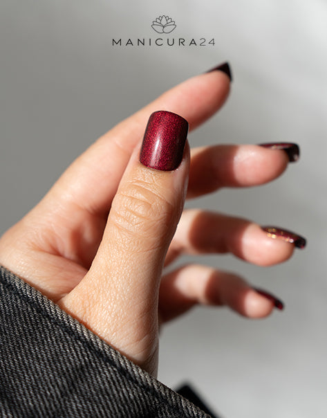 Grey-Green Cat-Eye Short Oval Nails Grey-Green Cat-Eye Short Oval Nails — Winter Formal Nails