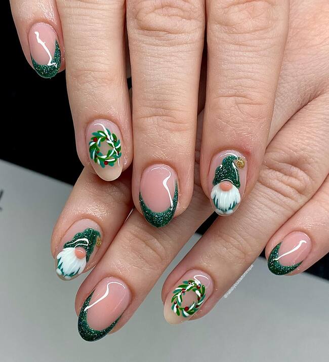 Short Oval Gnome & Glitter French Tips Short Oval Gnome & Glitter French Tips — Winter Green Nails