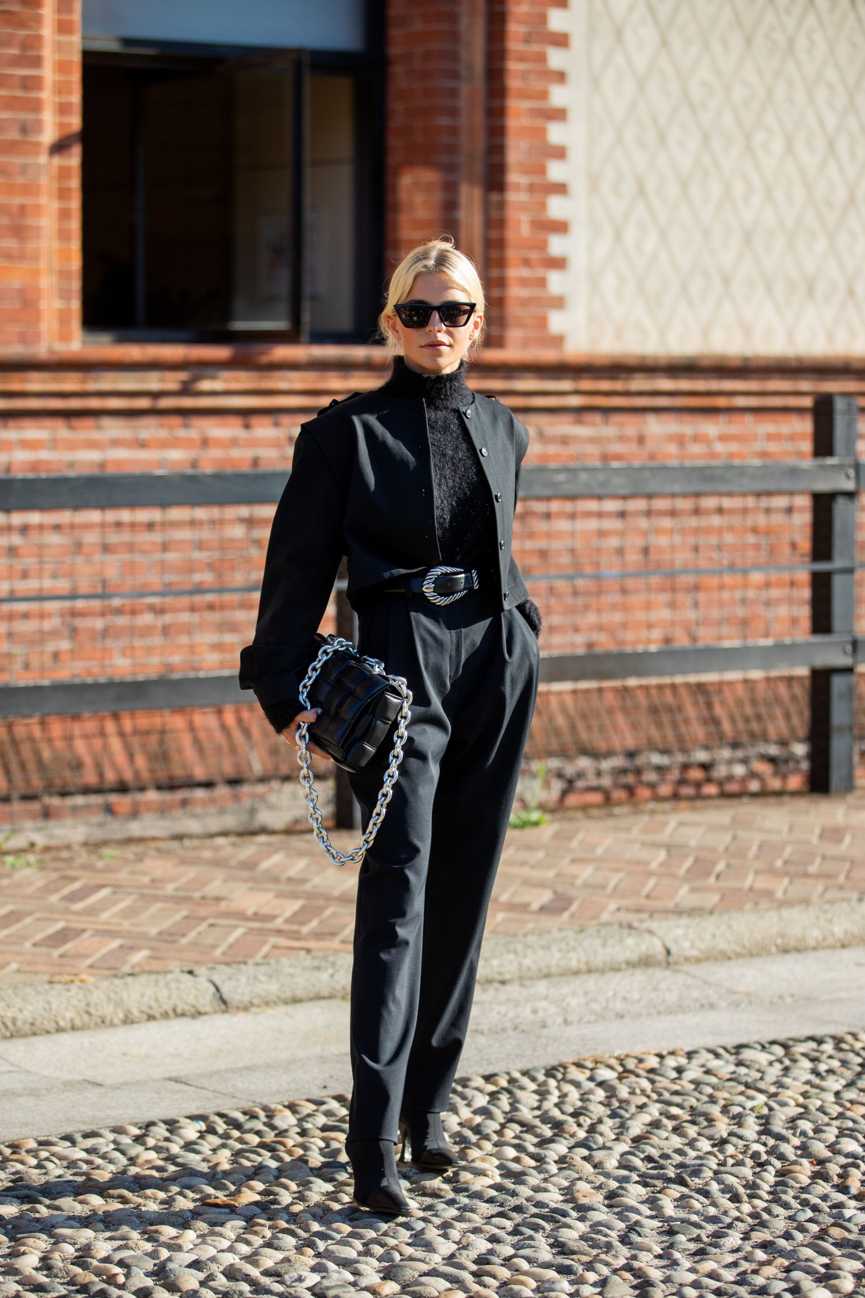 Fitted Black Blazer with Lace Top and Wide-Leg Trousers for Smart Casual — Casual Winter Outfits