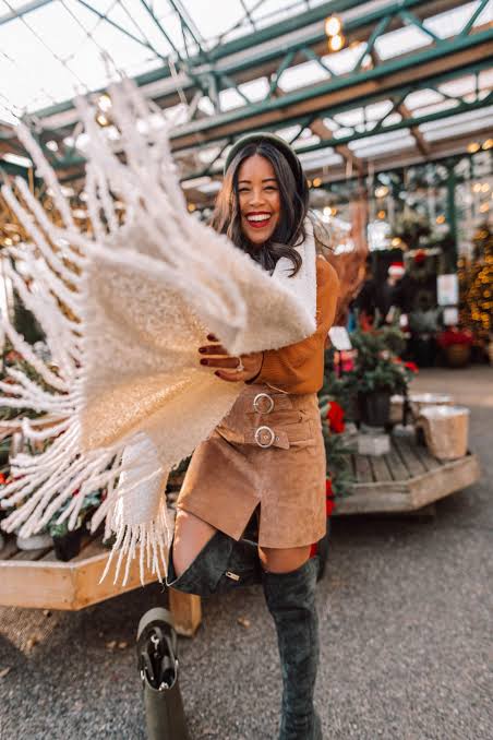 Brown Suede Skirt and Knee-High Boots for a Stylish Winter Photoshoot Brown Suede Skirt and Knee-High Boots for a Stylish Winter Photoshoot — Winter Photoshoot Outfits
