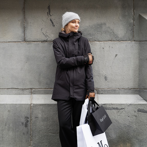 Practical Black Parka for Outdoor Winter Activities Practical Black Parka for Outdoor Winter Activities — Winter Outfits for Warm Weather