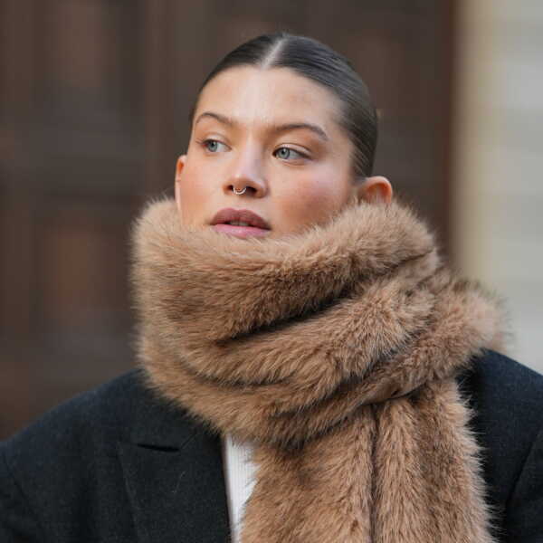 Luxurious Fur Scarf Accent Luxurious Fur Scarf Accent — Europe Winter Outfits