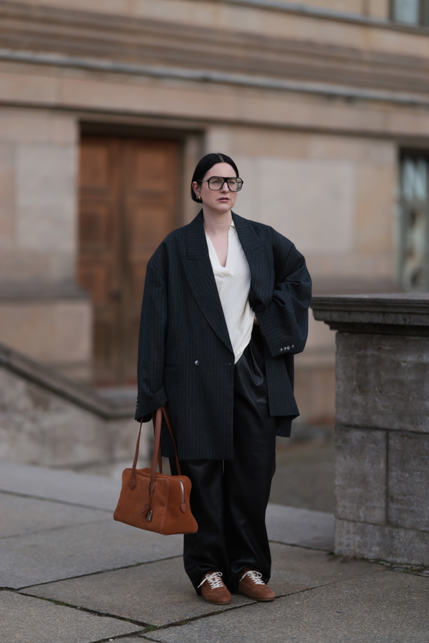 Black Leather Wide-Leg Pants with an Oversized Pinstripe Blazer Black Leather Wide-Leg Pants with an Oversized Pinstripe Blazer — Leather Pants Outfits