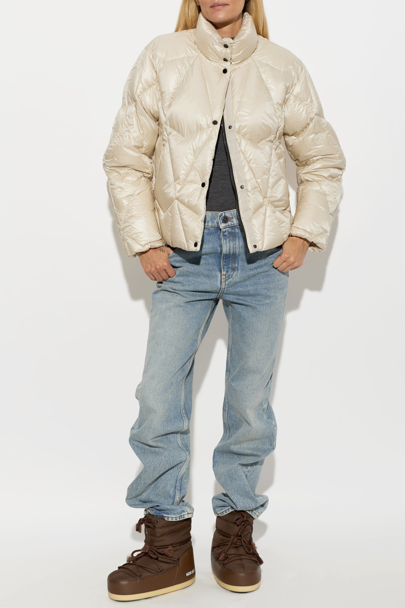 Casual Winter Look with Brown Low-Top Moon Boots Casual Winter Look with Brown Low-Top Moon Boots — Moon Boots Outfits