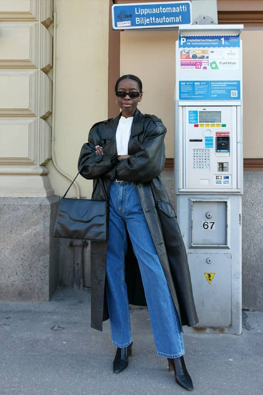 Wide-Leg Jeans and T-shirt with Leather Trench Wide-Leg Jeans and T-shirt with Leather Trench — Black Boots Outfits