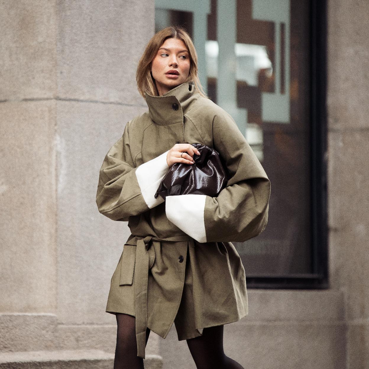 Las parkas han vuelto, son tendencia y combinan genial con tus básicos de primavera | Mujerhoy