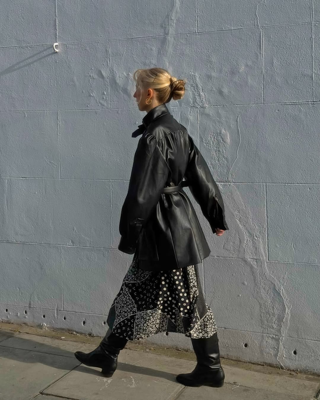 Monochromatic Edge: Leather Jacket with Patterned Skirt Monochromatic Edge: Leather Jacket with Patterned Skirt — Early Winter Outfits