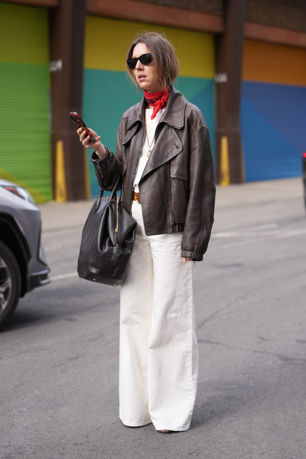 Brown Leather Jacket and White Trousers for Casual Workdays Brown Leather Jacket and White Trousers for Casual Workdays — Winter Work Outfits