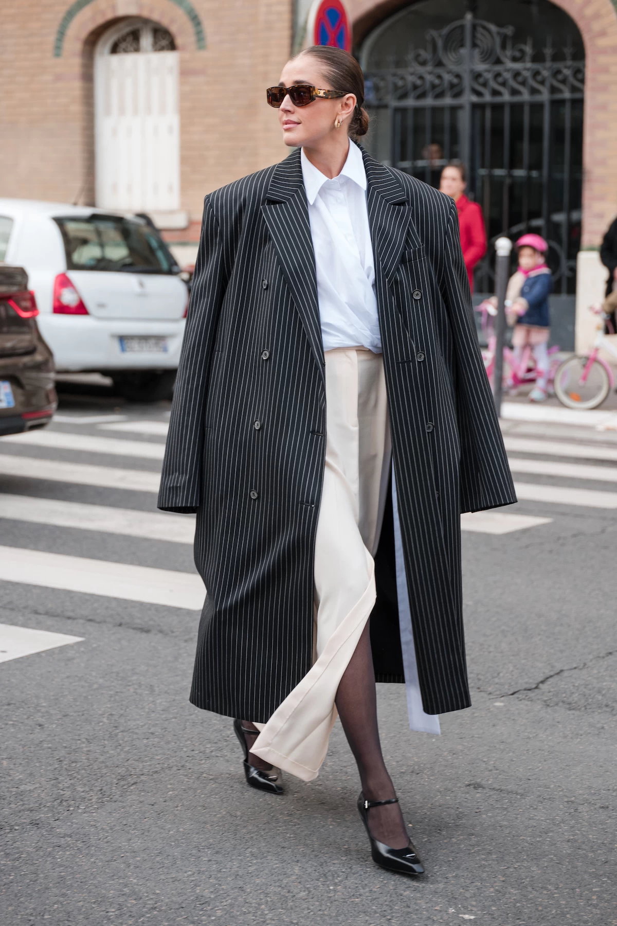 Oversized Pinstripe Blazer for City Sophistication Oversized Pinstripe Blazer for City Sophistication — Classy Winter Outfits