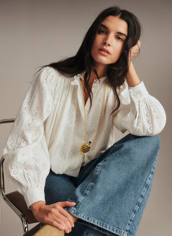 Voluminous Eyelet Blouse with Denim for Casual Brunch Voluminous Eyelet Blouse with Denim for Casual Brunch — Winter Brunch Outfits