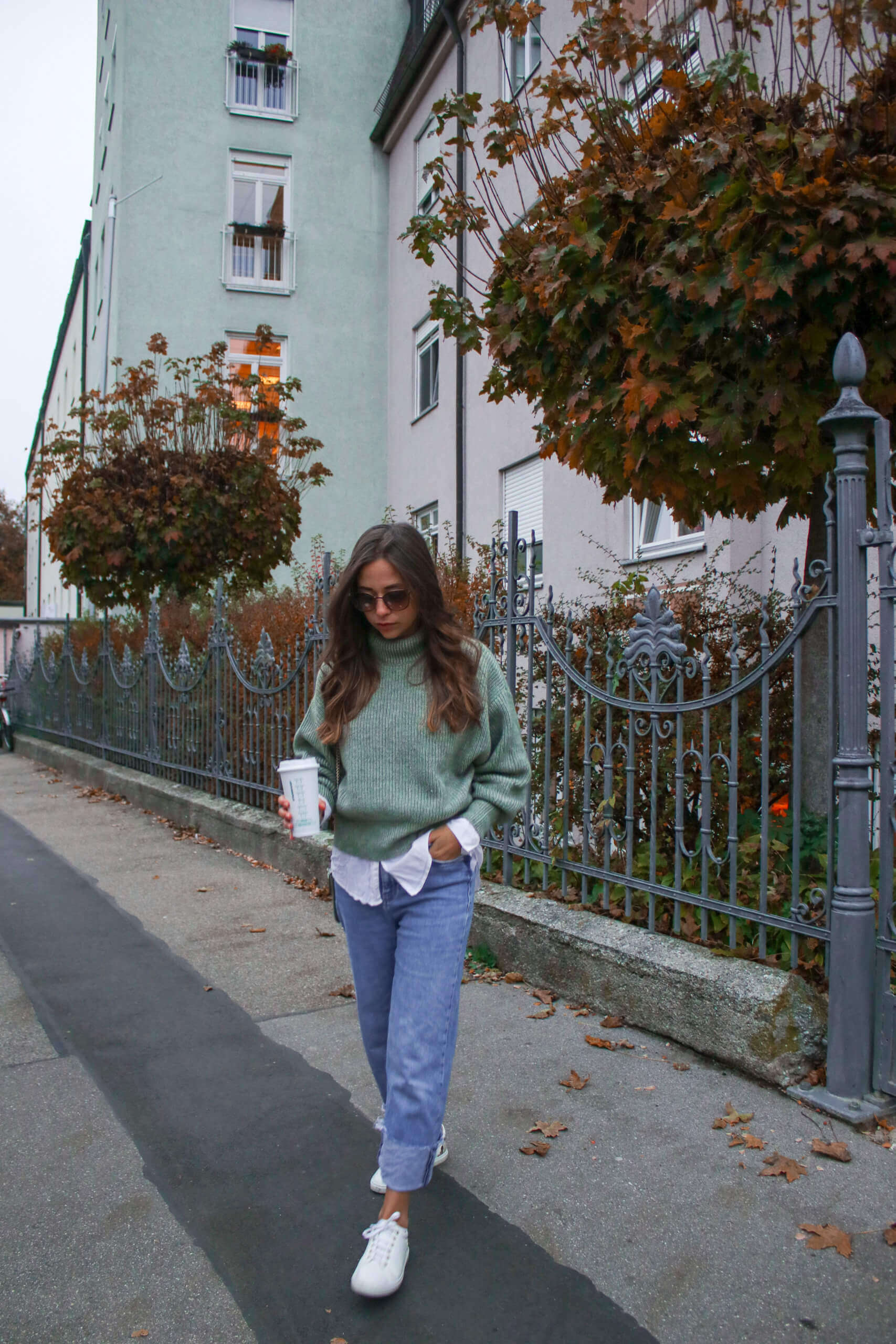Chunky Green Sweater and Denim for Relaxed Travel Chunky Green Sweater and Denim for Relaxed Travel — Winter Travel Outfits
