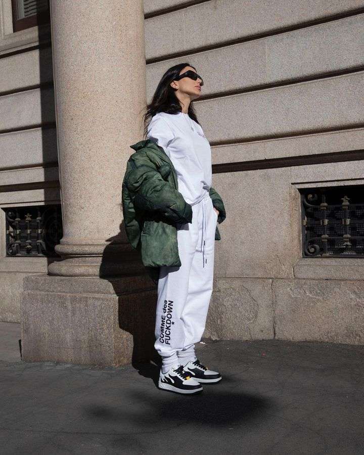 Graphic Sweat Set with Puffer Jacket for Casual Comfort — Winter Airport Outfits