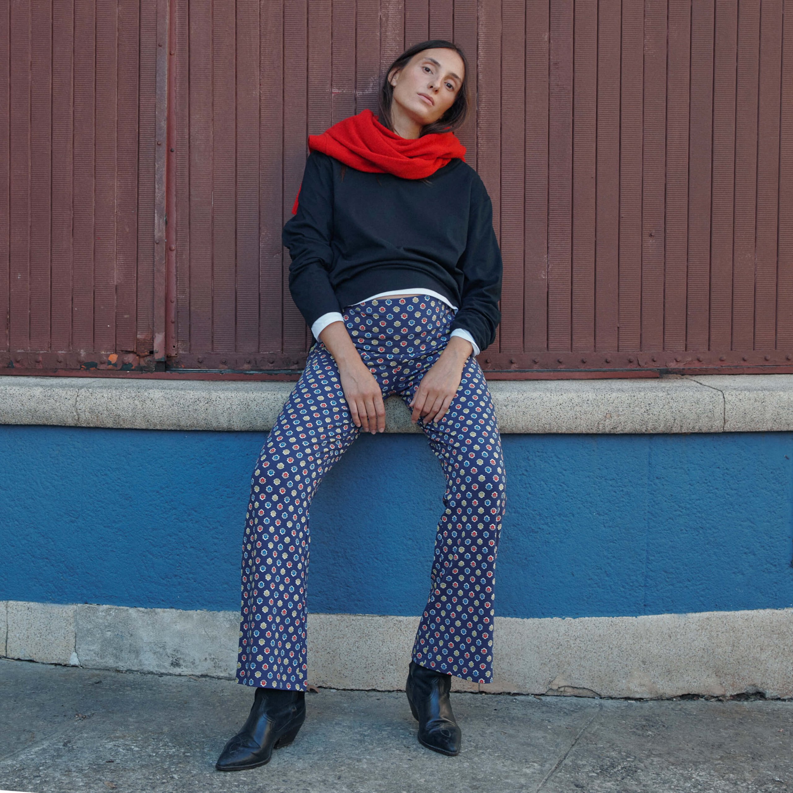 Patterned Flare Trousers with Black Sweatshirt and Red Scarf Patterned Flare Trousers with Black Sweatshirt and Red Scarf — Winter Maternity Outfits