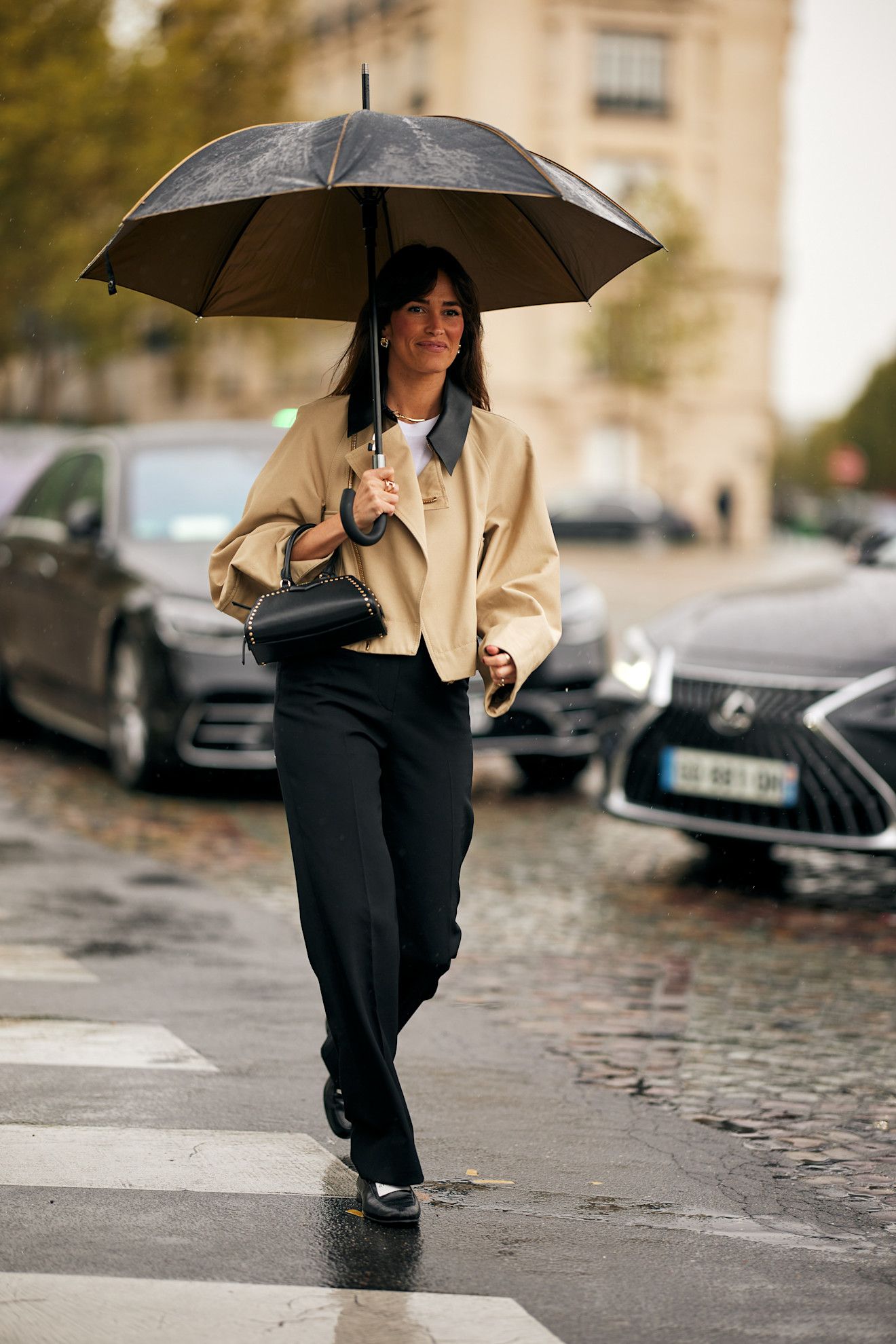 Beige Cropped Jacket and Black Trousers: Chic Urban Ensemble Beige Cropped Jacket and Black Trousers: Chic Urban Ensemble — Old Money Winter Outfits