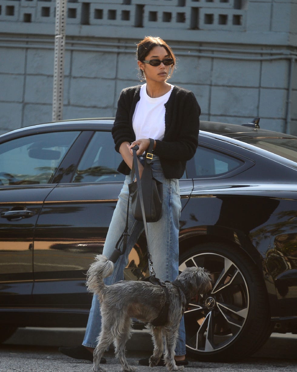 Casual Knit Cardigan with Straight-Leg Jeans — Minimalist Winter Outfits