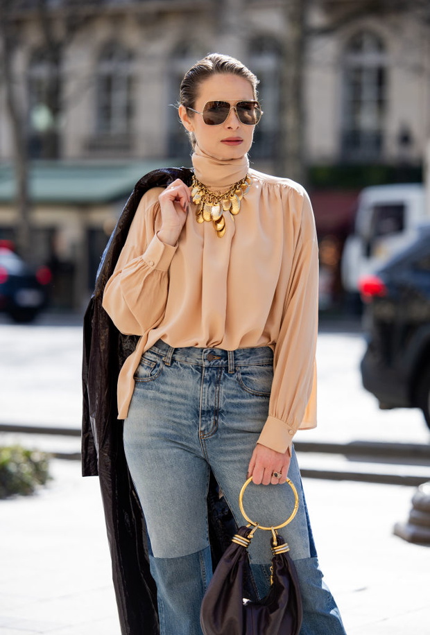 High-Neck Blouse with Wide-Leg Jeans and Draped Trench High-Neck Blouse with Wide-Leg Jeans and Draped Trench — Boho Winter Outfits