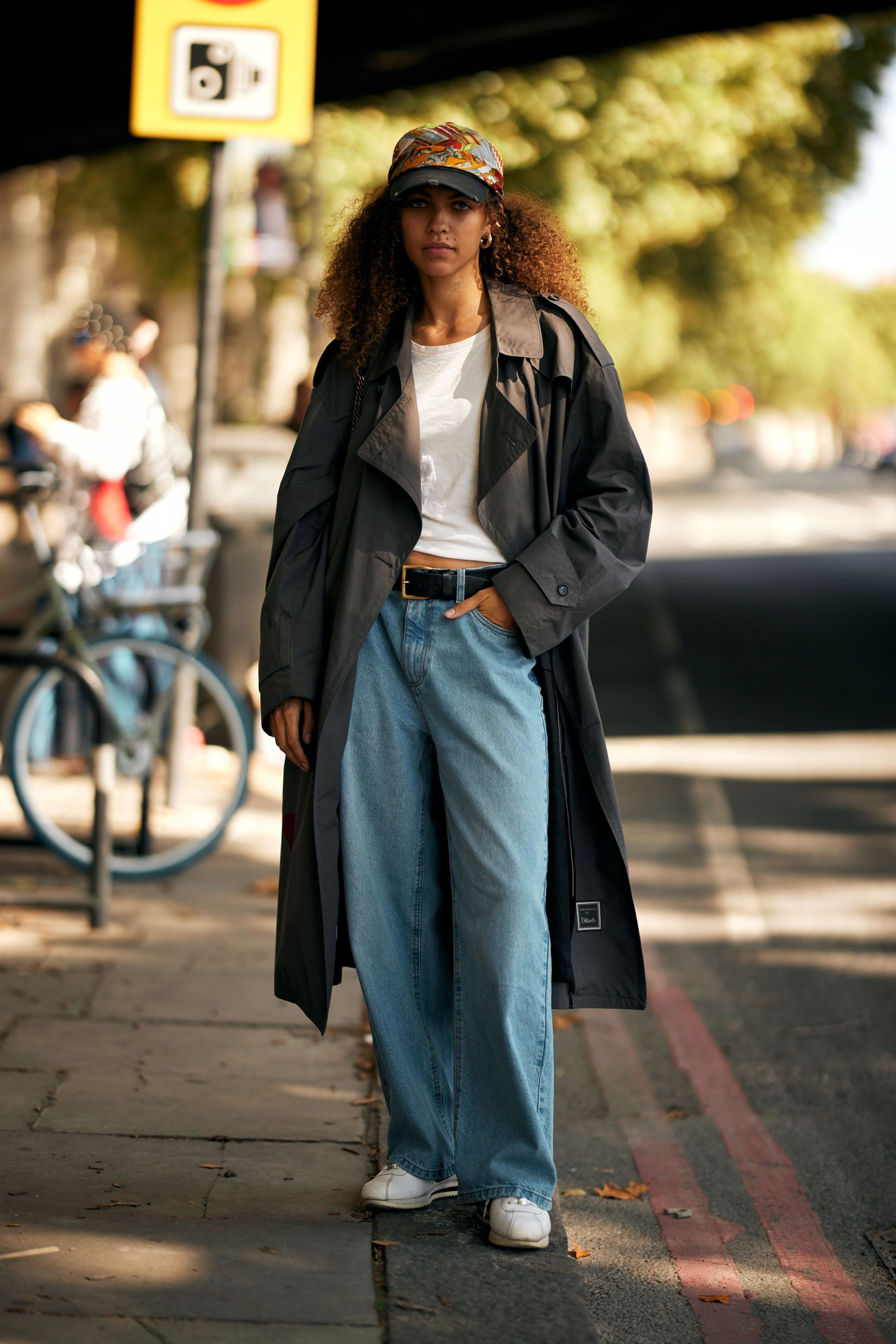 Oversized Trench Coat with Denim Jeans and Baseball Cap Oversized Trench Coat with Denim Jeans and Baseball Cap — London Winter Outfits