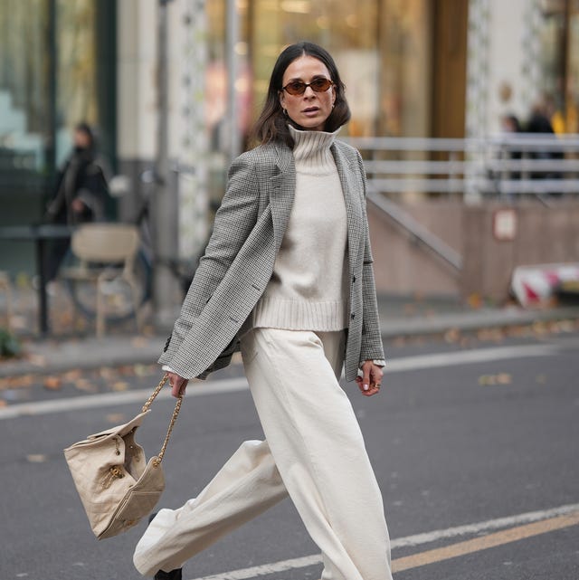 Cream Turtleneck Under Checked Blazer with Wide-Leg Trousers Cream Turtleneck Under Checked Blazer with Wide-Leg Trousers — Sweater Outfits