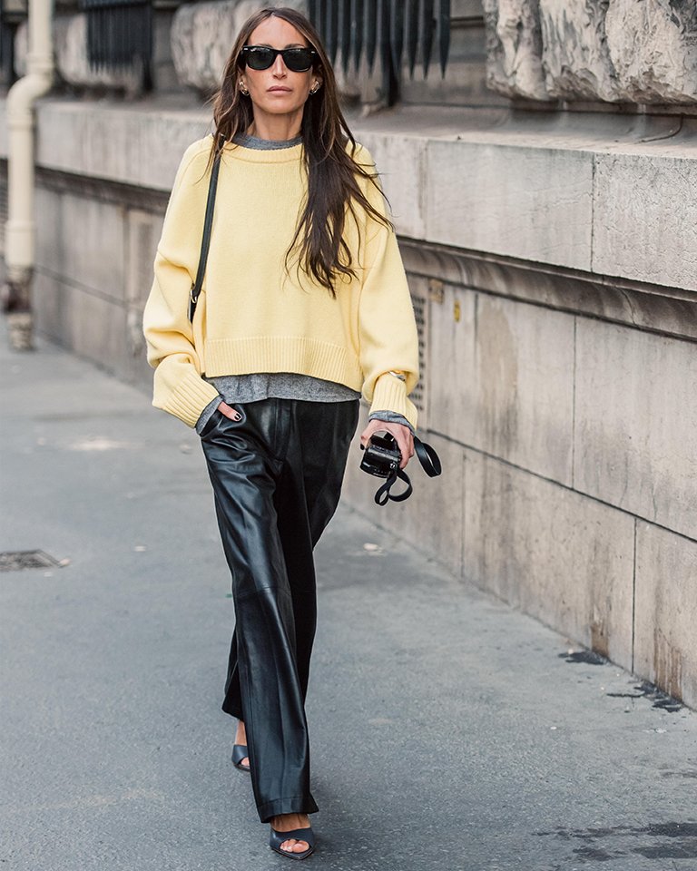 Black Oversized Turtleneck with Olive Green Midi Skirt Black Oversized Turtleneck with Olive Green Midi Skirt — Oversized Sweater Outfits
