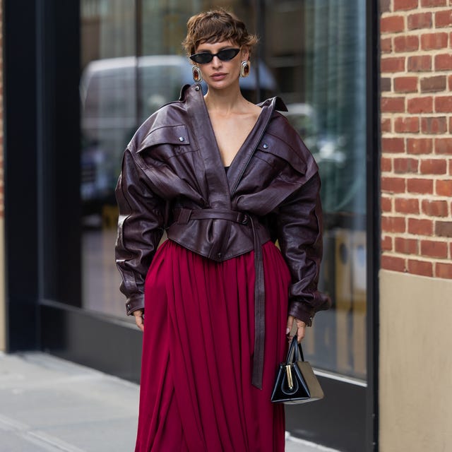 Oversized Leather Jacket and Maxi Skirt for Dramatic Y2K Style Oversized Leather Jacket and Maxi Skirt for Dramatic Y2K Style — Y2K Winter Outfits