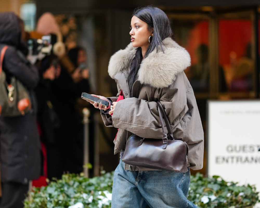 Grey Puffer Jacket with Faux Fur Collar and Denim Grey Puffer Jacket with Faux Fur Collar and Denim — Parka Outfits