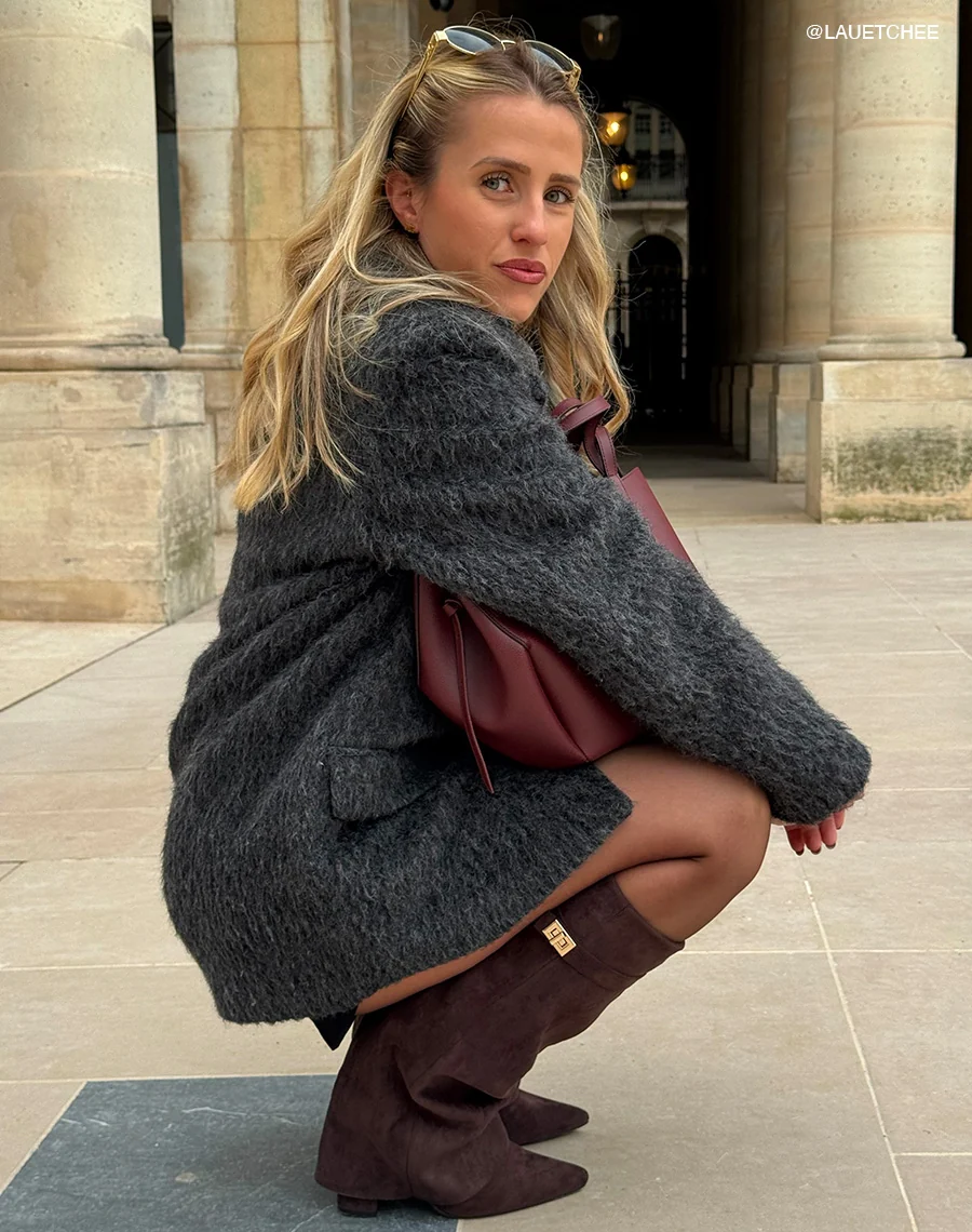 Dark Brown Slouchy Boots with Oversized Blazer and Black Tights Dark Brown Slouchy Boots with Oversized Blazer and Black Tights — Brown Boots Outfits