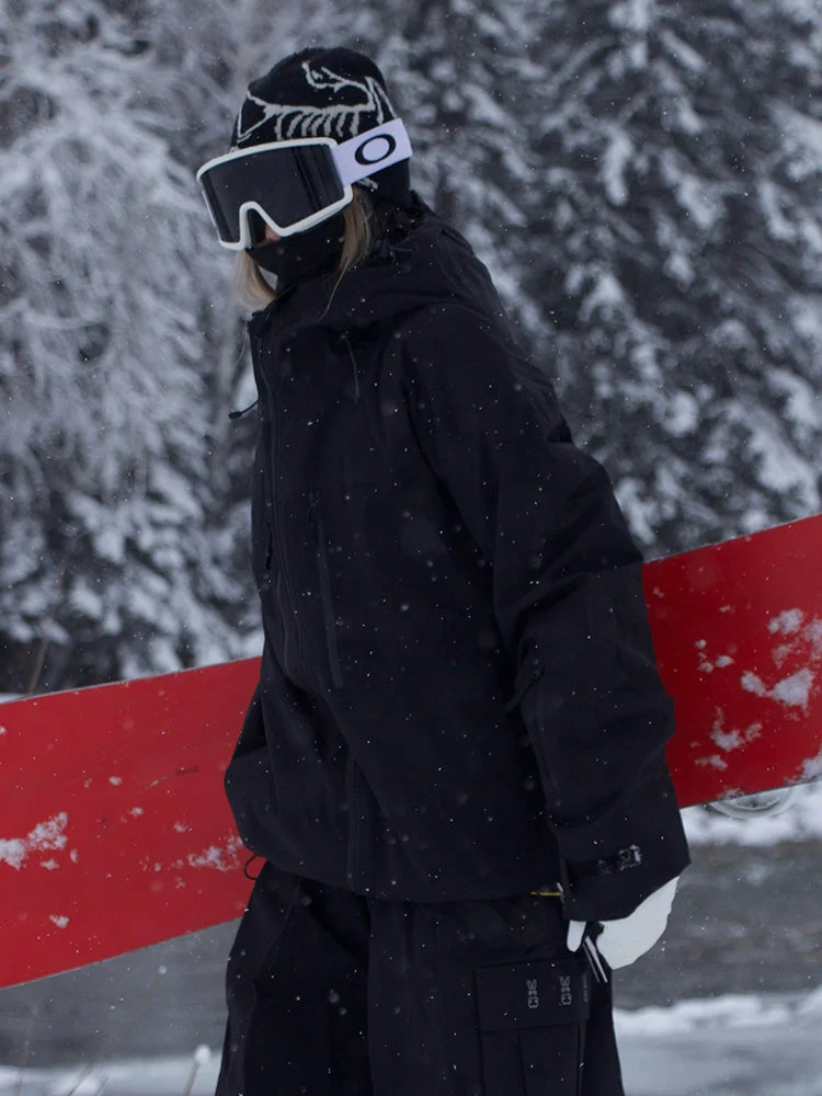 Functional Black: Baggy Jacket and Cargo Pants for Ultimate Comfort — Snowboarding Outfits