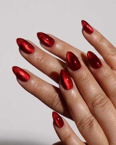 Vibrant Cherry Red Cat-Eye Almond Nails Vibrant Cherry Red Cat-Eye Almond Nails — Cherry Red Nails