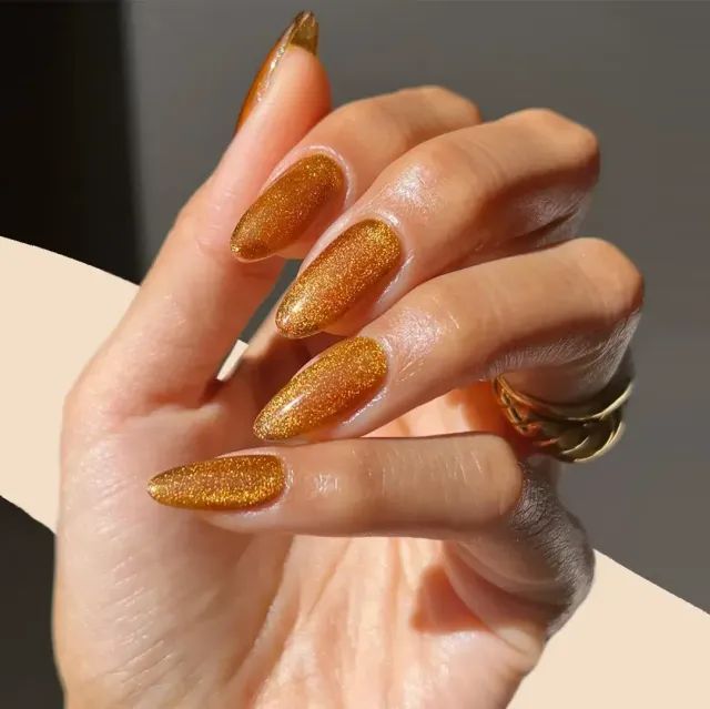 Medium Almond Warm Gold Glitter Medium Almond Warm Gold Glitter — Winter Gold Nails