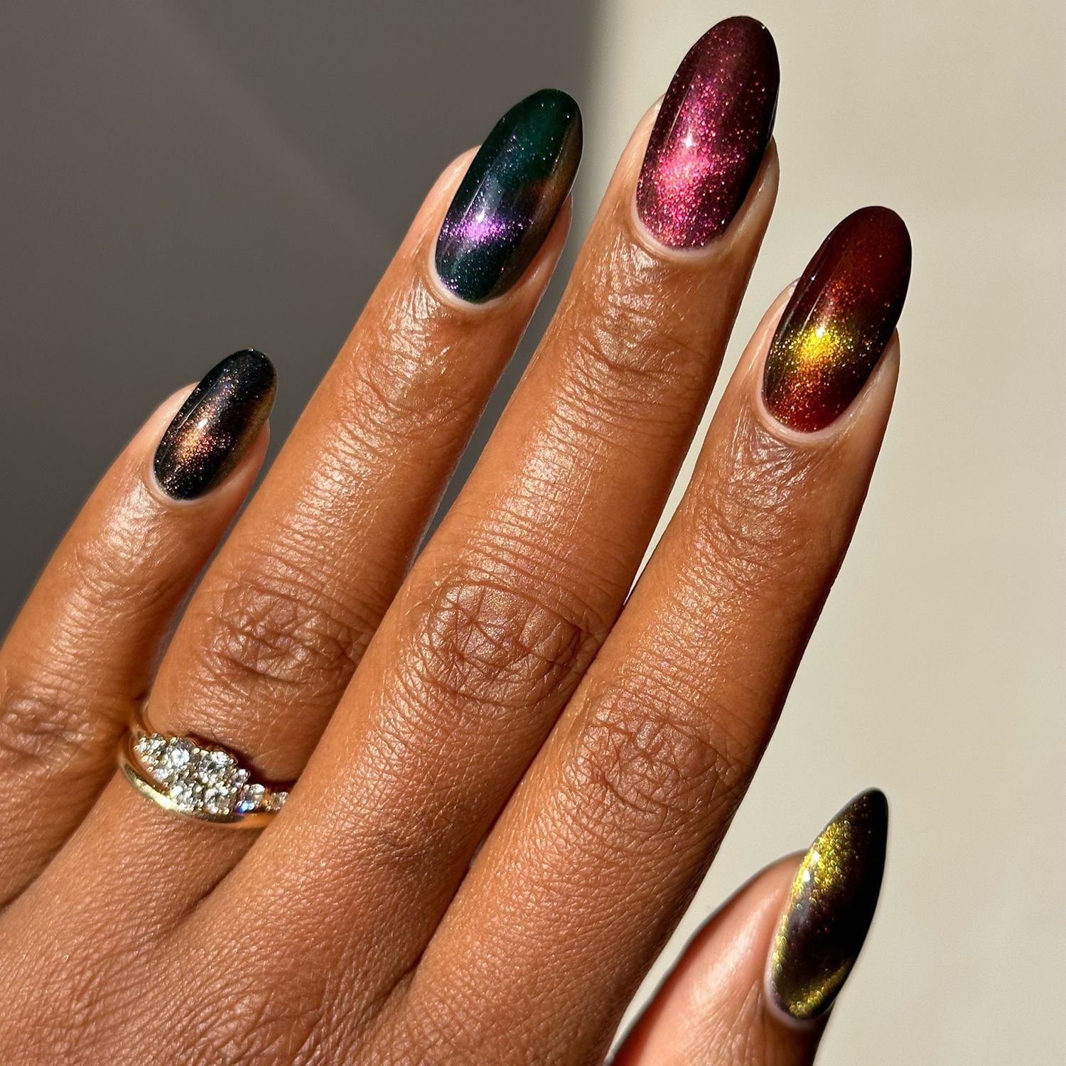 Cat-Eye Effect On All Nails Visual Idea Cat-Eye Effect On All Nails Visual Idea — Christmas Nail Colors 2026