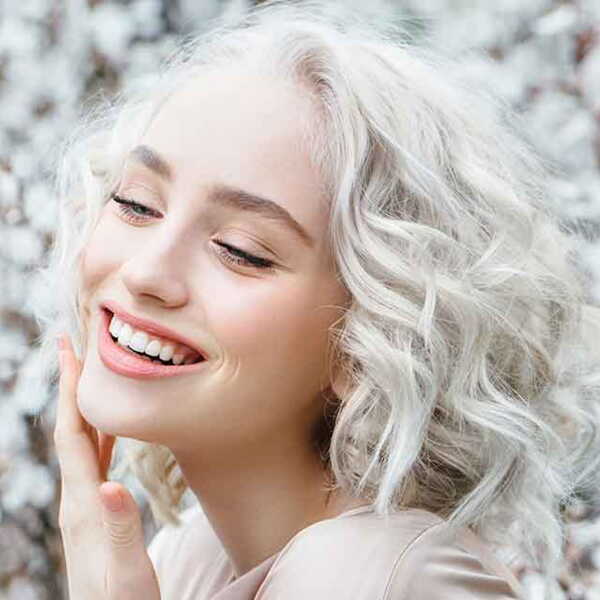 Fine Wavy Chin Bob With Icy Ash Fine Wavy Chin Bob With Icy Ash — Icy Blonde Hair