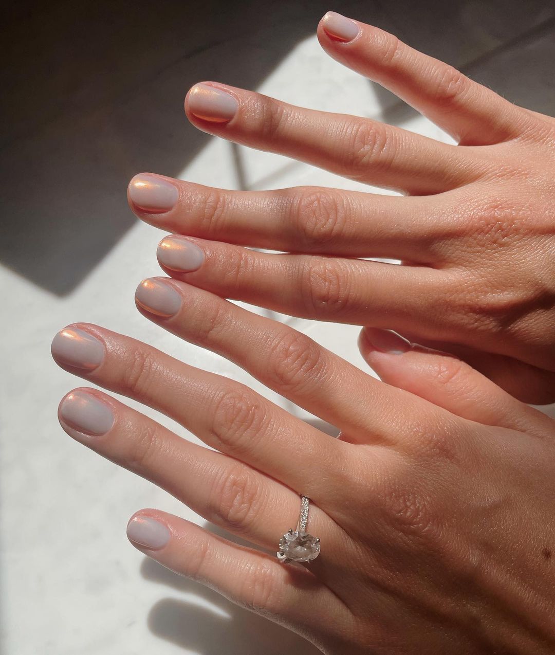 Iridescent Pearlescent Oval Nails Iridescent Pearlescent Oval Nails — Winter Pearl Nails