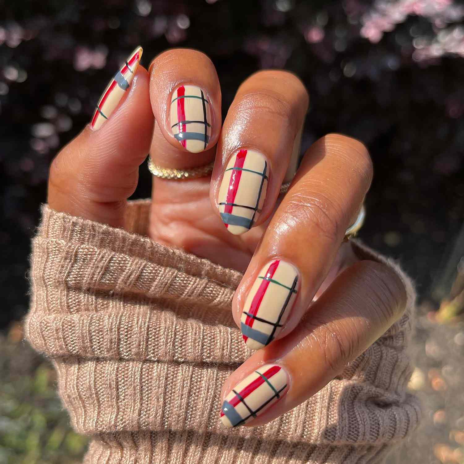 Unique Beige Red Grey Black Plaid Unique Beige Red Grey Black Plaid — Winter Plaid Nails