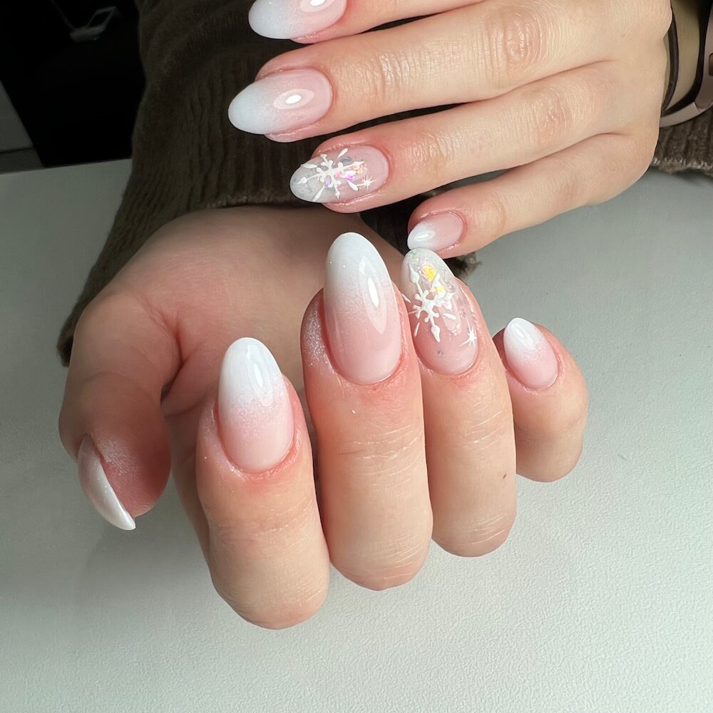 Medium Oval Gradient with Iridescent Snowflake Decals Medium Oval Gradient with Iridescent Snowflake Decals — Snowflake Nails