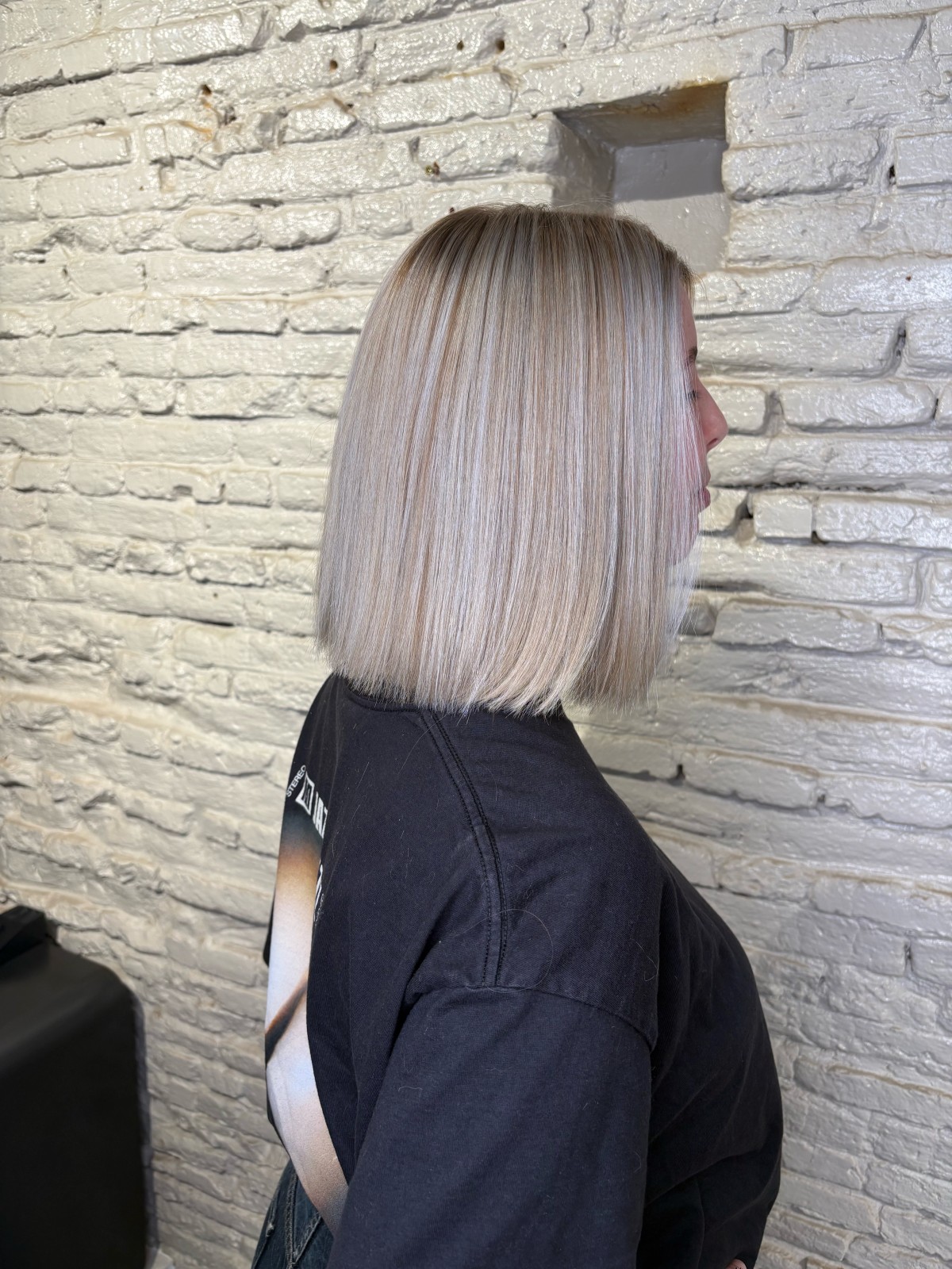 Sleek Blunt Bob Icy Highlights Sleek Blunt Bob Icy Highlights — Icy Blonde Hair