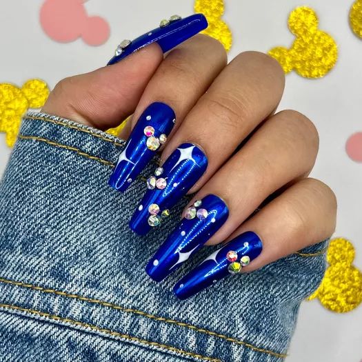 Visual Idea Visual Idea — Disney Christmas Nails 2026