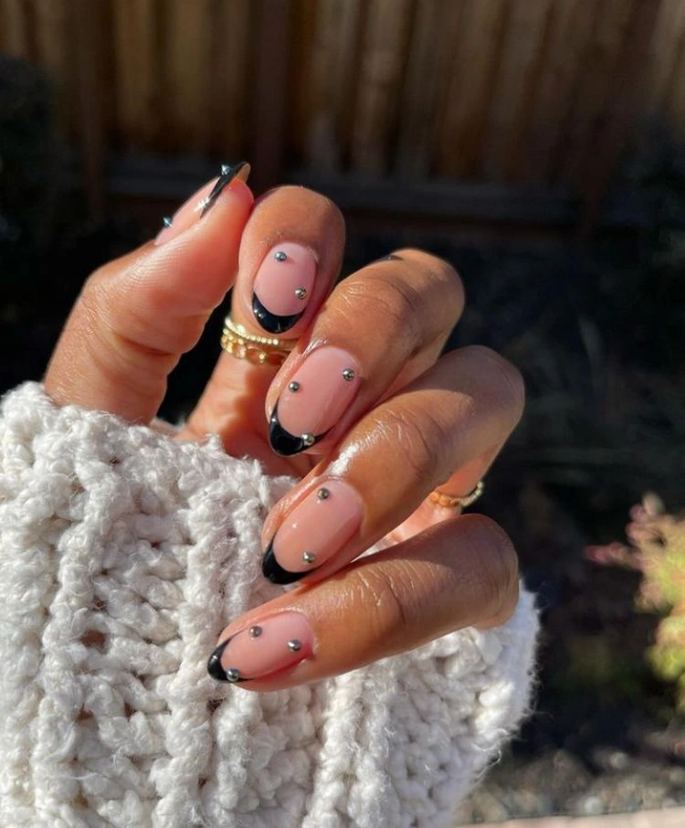 Short Almonds with Black French Tips and Gems Short Almonds with Black French Tips and Gems — Winter Nails for Black Women