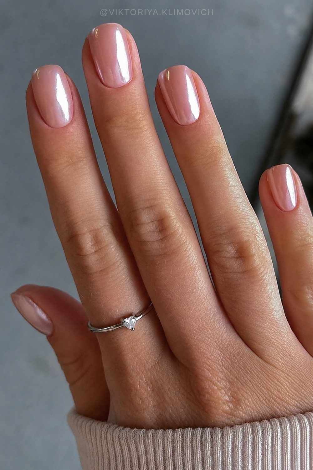 Winter Smooth Sheer Pink Glossy Oval Nails Winter Smooth Sheer Pink Glossy Oval Nails — Clean Girl Winter Nails
