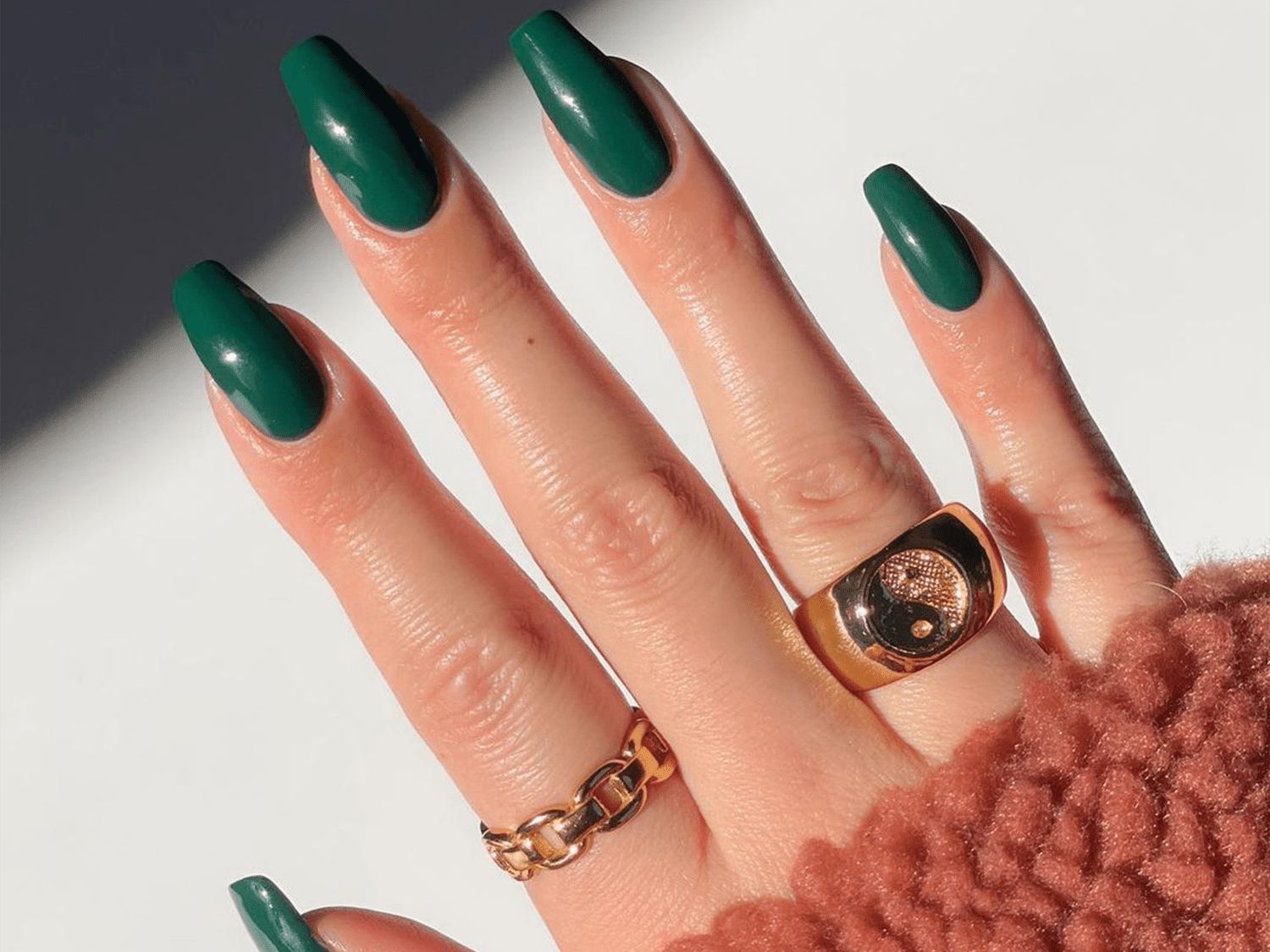 Opaque Deep Green Glossy Nails Opaque Deep Green Glossy Nails — Short Christmas Coffin Nails 2026