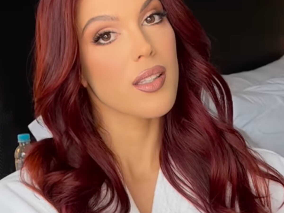 Deep Auburn With Red Undertones Deep Auburn With Red Undertones — Fall to Winter Hair Colors