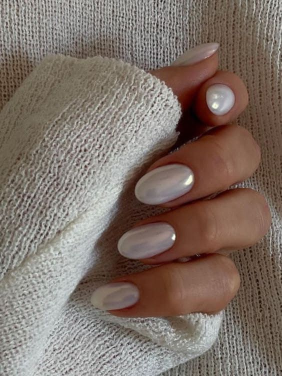 21 Elegant New Years Nails To Wear Into 2026 - diana maria
