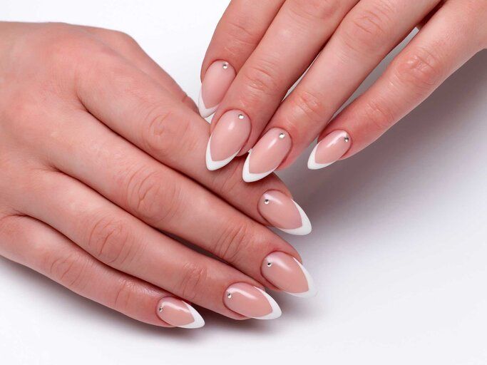 Visual Idea Visual Idea — Medium Winter Almond Nails
