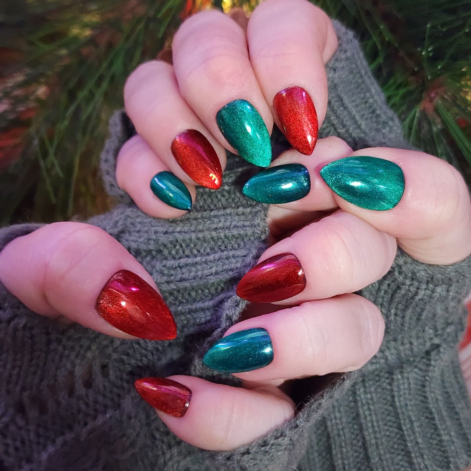 Glitter Visual Idea Glitter Visual Idea — Christmas Nail Colors 2026