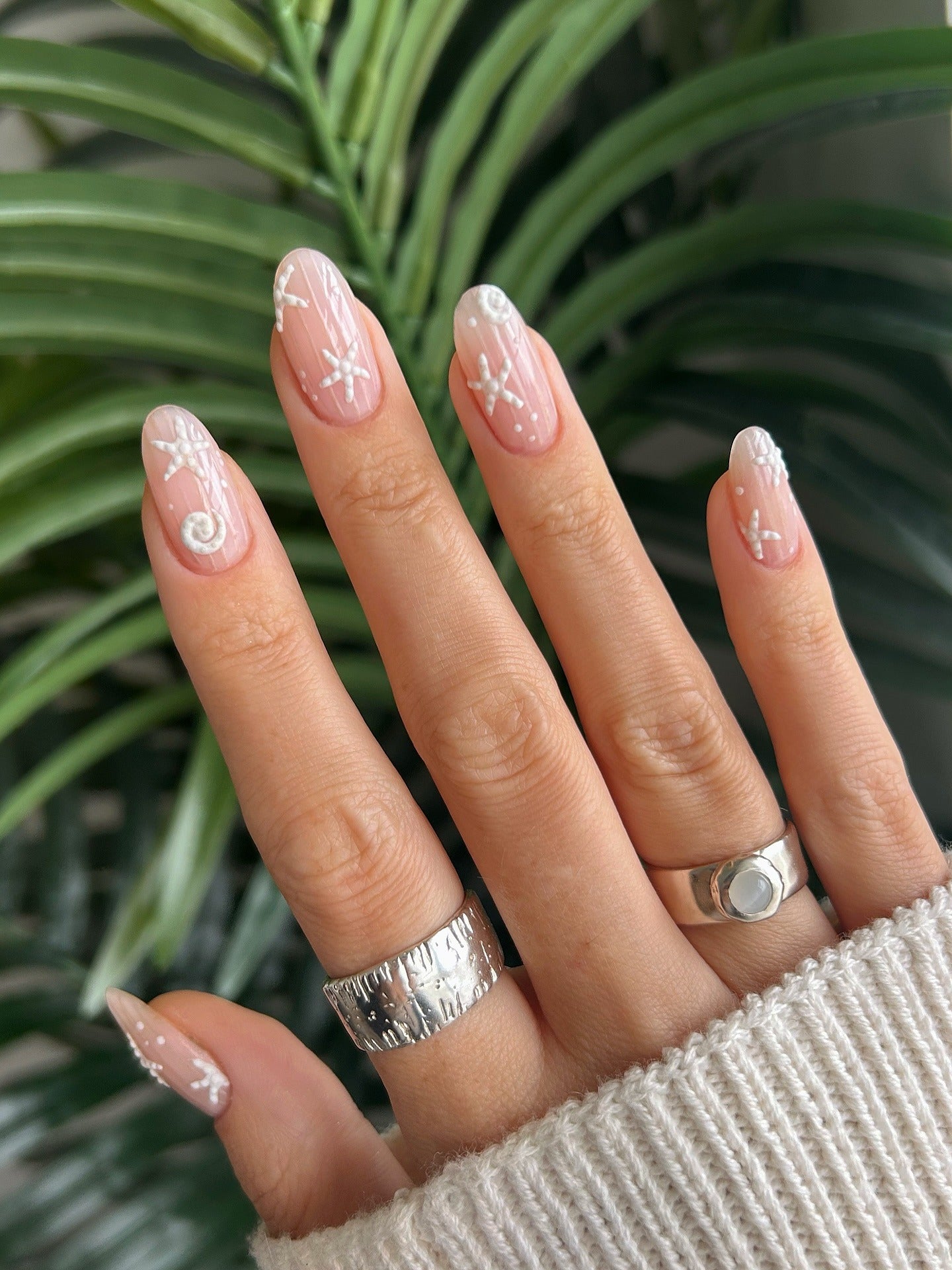 Delicate Swirl Snowflake Oval Nails Delicate Swirl Snowflake Oval Nails — Holiday Nails 2026