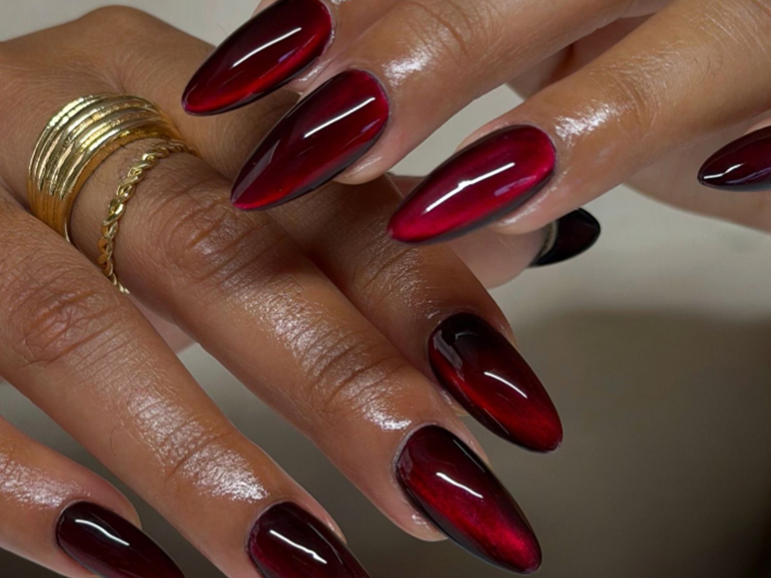 Deep Burgundy Magnetic Cat-Eye Stiletto Nails Deep Burgundy Magnetic Cat-Eye Stiletto Nails — Winter Party Nails